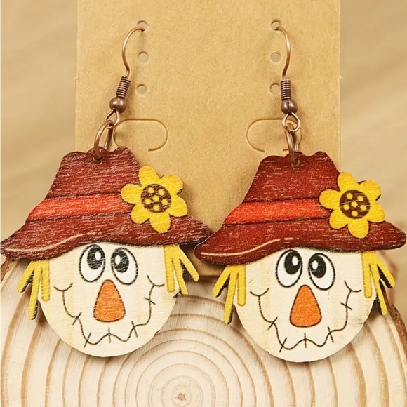 Scarecrow Dangle Earrings - Picture 1 of 4